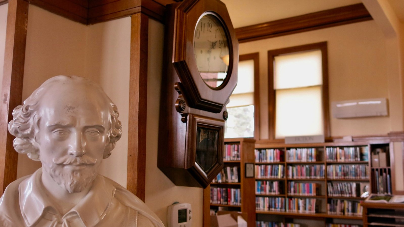 A bust of Shakespeare at the Al;bany Oregon Carnegie brand library.